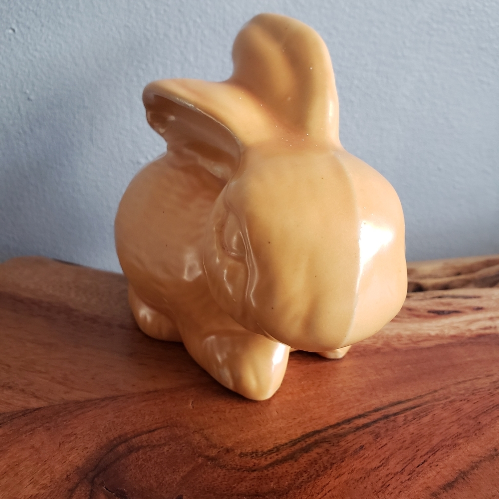 WADE HEATH FLAXMAN SERIES, 1930 TAN, WHITE, BUNNY CERAMIC